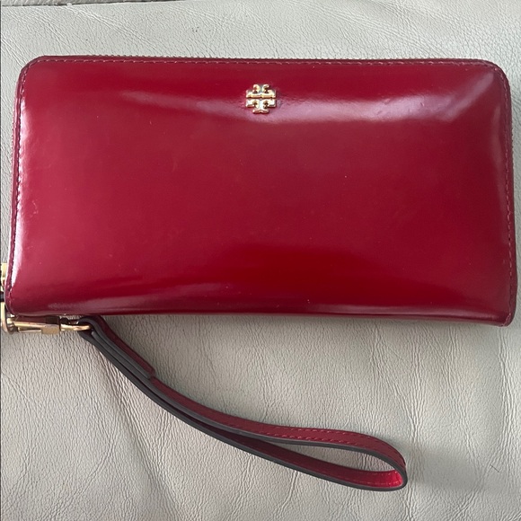 Tory Burch Emerson Red Patent Leather Zip Wallet - Picture 1 of 8